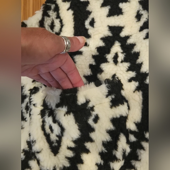 NWT Nina Kendosa Patterned Vest - Picture 2 of 9